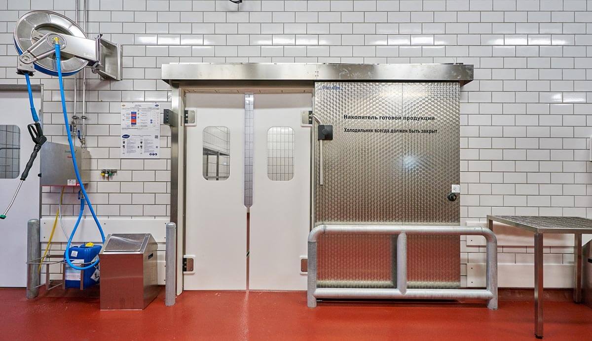 Industrial swing door in a cold storage