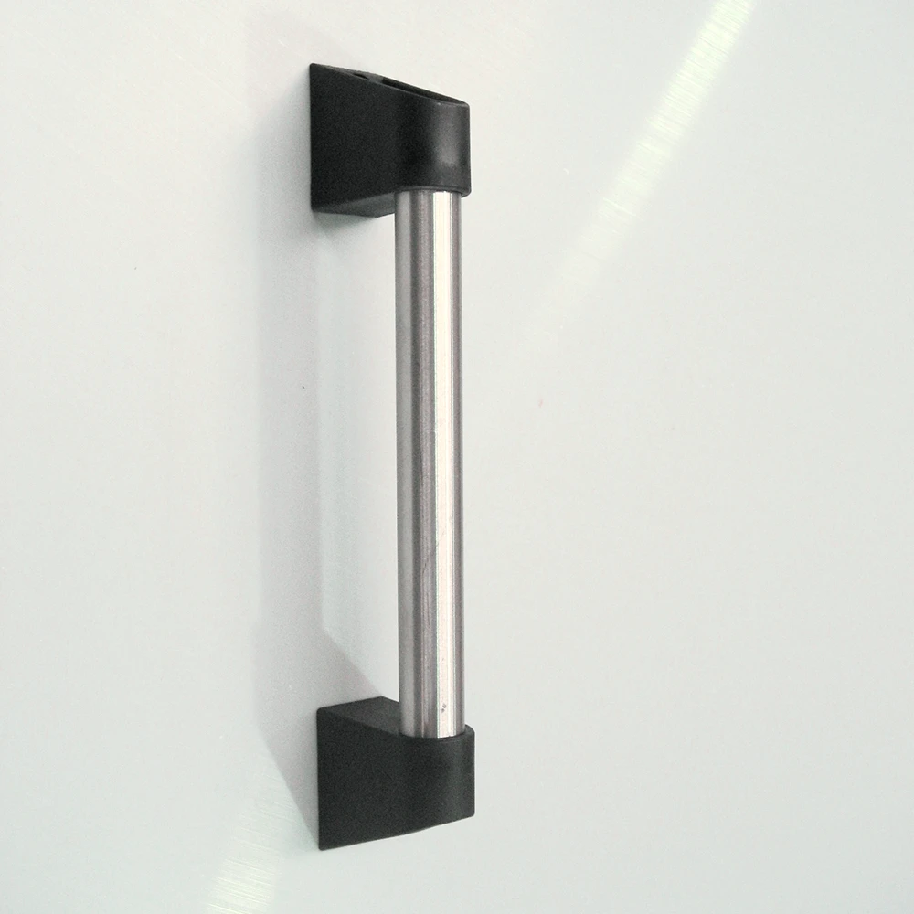 grothaus_edelstahl-stoßgriff_mit_schwarzer_kunststoffaufnahme